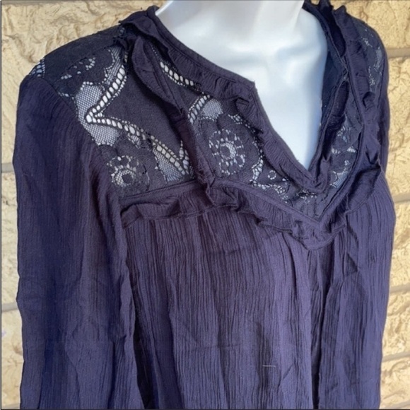 Crown & Ivy Tunic Top Navy Blue Flow Lace Neck sleeves Size XS loose fit - Picture 4 of 10